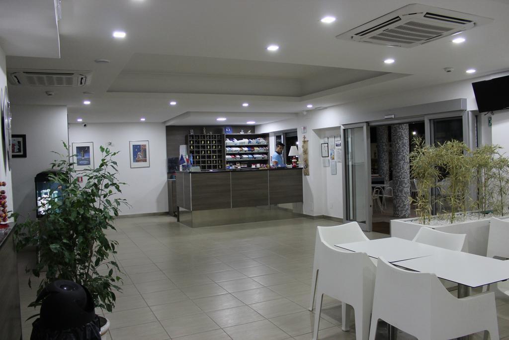 Hotel Poseidon Кориляно Калабро Екстериор снимка